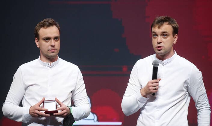 MOSCOW, RUSSIA - OCTOBER 14, 2021: Twins Garden brother chefs Ivan and Sergei Berezutsky receive two Michelin stars during a ceremony held at the Zaryadye Concert Hall to award Michelin stars to Moscow restaurants and chefs as well as to introduce the first Michelin Guide to Moscow. Vyacheslav Prokofyev TASS  TS1143CB