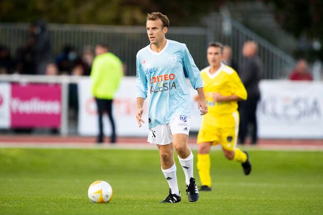 Emmanuel Macron - President de la Republique Francaise FOOTBALL : Match de Gala du Varietes Club de France - 14 10 2021 JBAutissier Panoramic 