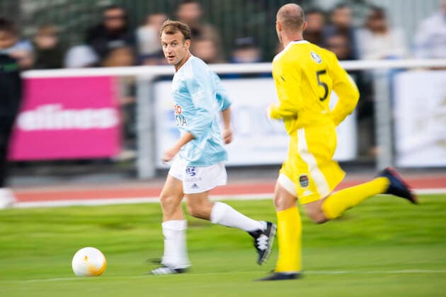 Emmanuel Macron - President de la Republique Francaise FOOTBALL : Match de Gala du Varietes Club de France - 14 10 2021 JBAutissier Panoramic 