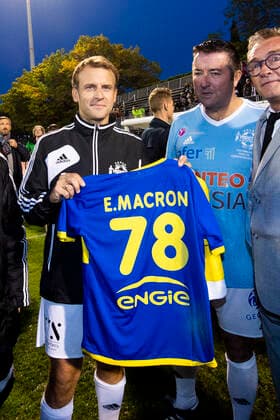 Emmanuel Macron - President de la Republique Francaise Karl Olive - Maire de Poissy FOOTBALL : Match de Gala du Varietes Club de France - 14 10 2021 JBAutissier Panoramic 