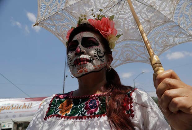 Sale Of Cempasuchitl Flower Begins In Xochimilco, Mexico City A woman dressed as a catrina inside the Acuexcomatl Market in San Luis Tlaxialtemalco, Xochimilco, during the inauguration of the sale of Flor de Cempasuchitl in view of the health emergency by COVID-19 and the epidemiological traffic light in the capital on the eve of the Day of the Dead festivities in Mexico on November 1 and 2. Mexico City Mexico vieyra-notitle211014_nplhT  Copyright: xGerardoxVieyrax