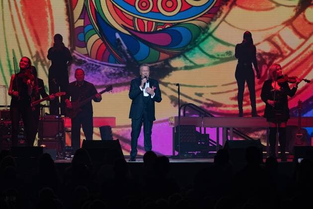 Roland Kaiser on tour for his Alles oder Dich album Roland Kaiser at his concert during his Alles oder Dich tour in Mannheim Mannheim SAP Arena Baden Württemberg