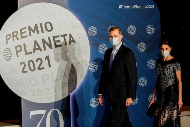 Spain s King Felipe VI (L) and Queen Letizia chair the 70th Planeta Literary Award ceremony in Barcelona, Spain, 15 October 2021. President of Grupo Planeta, Jose Creuheras, announced on 14 October that on occasion of the 70th edition of the award, the prize for the winner almost doubles and stands at one million euro, becoming the best rewarded literary award in the world. 70th Planeta Literary Award !ACHTUNG: NUR REDAKTIONELLE NUTZUNG!  Copyright: xQuiquexGarcíax GRAF3434 20211015-9d699c052322a52c1ee413a0f0f559ed15074367