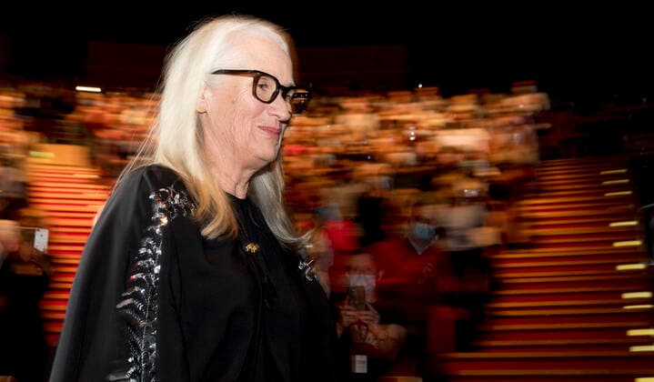 Jane Campion recoit le prix lumiere 2021 remis par Julia Ducournau dans le cadre du Festival Lumiere, le 15 octobre 2021 Ã Lyon, France. CELEBRITES : Soiree Prix Lumiere 2021 - Festival Lumiere - Lyon - 15 10 2021 SandrineThesillat Panoramic 