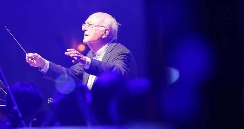 SEMI-EXCLUSIF: Repetition au grand rex de Vladimir Cosma CELEBRITIES: Vladimir Cosma au grand rex - Paris - 15 10 2021 JonathanRebboah Panoramic  PESRK24022012