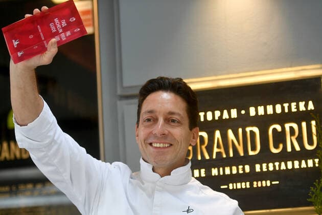 MOSCOW, RUSSIA - OCTOBER 16, 2021: Chef David Hemmerle poses with the trophy at the Grand Cru restaurant awarded a Michelin star. Maxim Grigoryev TASS  TS1145FF