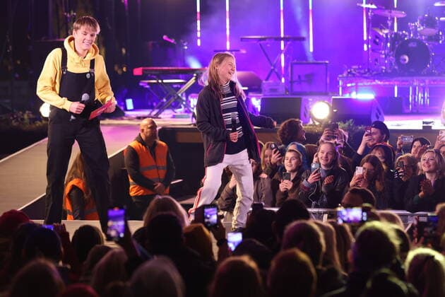 STOCKHOLM 20211016 Andreas Magnusson and Greta Thunberg sing and dance in Kungsträdgarden in Stockholm during the concert Climate Live STOCKHOLM Sweden x1081x,  Copyright: xFredrikxPerssonx xTTx CLIMATE LIVE