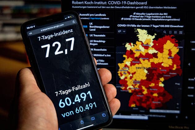 Coronavirus in Germany Covid 19 Dashboard of the Robert Koch Institute 16 10 2021 Robert Koch Institute 7 days Incidence 70.8 7 days Number of cases 58 840 COVID 19 cases 4 356 107 Addition by 10 949 compared to the previous day COVID 19 deaths 94 601 Addition by 75 compared to the previous day