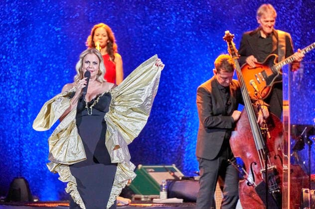 Barbara Schöneberger live at a concert of her Alles Gute und so weiter tour at the Hannover Congress Centrum Hannover, 16 ,10 2021 Foto:xU.xStammx xFuturexImage