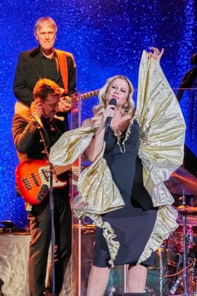Barbara Schöneberger live at a concert of her Alles Gute und so weiter tour at the Hannover Congress Centrum Hannover, 16 ,10 2021 Foto:xU.xStammx xFuturexImage