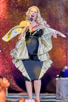 Barbara Schöneberger live at a concert of her Alles Gute und so weiter tour at the Hannover Congress Centrum Hannover, 16 ,10 2021 Foto:xU.xStammx xFuturexImage