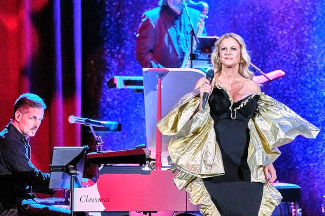Barbara Schöneberger live at a concert of her Alles Gute und so weiter tour at the Hannover Congress Centrum Hannover, 16 ,10 2021 Foto:xU.xStammx xFuturexImage