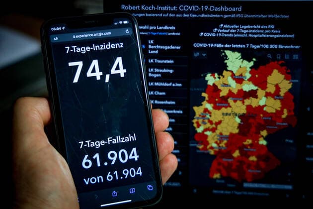 Coronavirus in Germany Covid 19 Dashboard of the Robert Koch Institute 18 10 2021 Robert Koch Institute 7 days Incidence 74.4 7 days Number of cases 61 904 COVID 19 Cases 4 377 845 Addition of 4 056 compared to previous day COVID 19 Deaths 94 628 Addition of 10 compared to previous day
