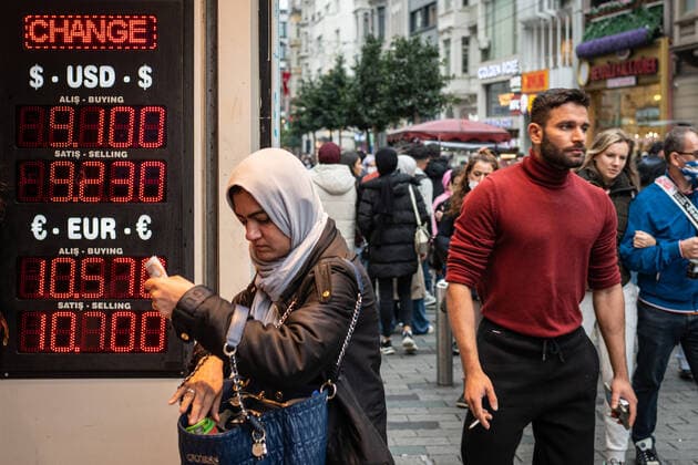 Turkish Lira Slides After Central Bank Shake Up On Oct. 17, 2021, the Turkish lira traded at record low rates against the US dollar and Euro. Turkey s currency has been falling in value following high level replacements by presidential decree at the nation s Central Bank, further straining the economy amid high inflation. Above, exchange rates are displayed on LED signs outside currency exchange stores on Istiklal street in the central Beyoglu district of Istanbul, Turkey. Istanbul Turkey cupolo-notitle211017_npgmo  Copyright: xDiegoxCupolox