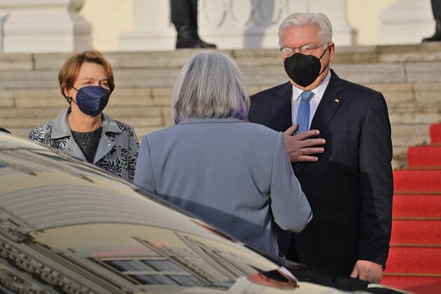 Federal President welcomes Governor General Federal President Steinmeier and Elke Büdenbender welcome Governor General of Canada, Mary May Simon, and Whit Fraser at Bellevue Palace Berlin Bellevue Palace Berlin GER