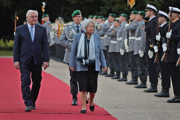 Federal President Steinmeier welcomes Mary May Simon, Governor General of Canada, with military honours Federal President Steinmeier welcomes Mary May Simon, Governor General of Canada, with military honours Berlin Schloss Bellevue Berlin GER