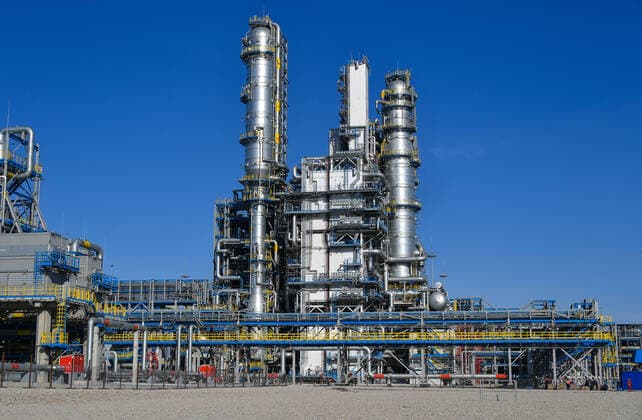 IMAGO Nature: Unsere Erde, UmweltvertrÃ¤gliche Herausforderungen, Methan AMUR REGION, RUSSIA - OCTOBER 12, 2021: A view of the Amur Gas Processing Plant. Measuring 800ha in area, it has an estimated annual capacity of 42bln cbm of natural gas. There are also plans to launch the world s largest helium production facility with an annual capacity of up to 60mln cbm. The plant is set to produce methane, ethane, such liquefied petroleum gases as propane and buthane, and pentane-hexane fraction as necessary components of polyethylene, polymers and plastics. Yuri Smityuk TASS  TS114863