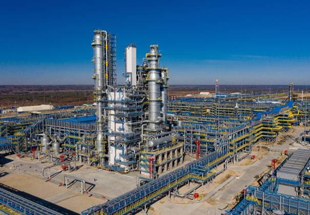 IMAGO Nature: Unsere Erde, Energiequellen, Erdgas AMUR REGION, RUSSIA - OCTOBER 12, 2021: A view of the Amur Gas Processing Plant. Measuring 800ha in area, it has an estimated annual capacity of 42bln cbm of natural gas. There are also plans to launch the world s largest helium production facility with an annual capacity of up to 60mln cbm. The plant is set to produce methane, ethane, such liquefied petroleum gases as propane and butane, and pentane-hexane fraction as necessary components of polyethylene, polymers and plastics. Yuri Smityuk TASS  TS11488E
