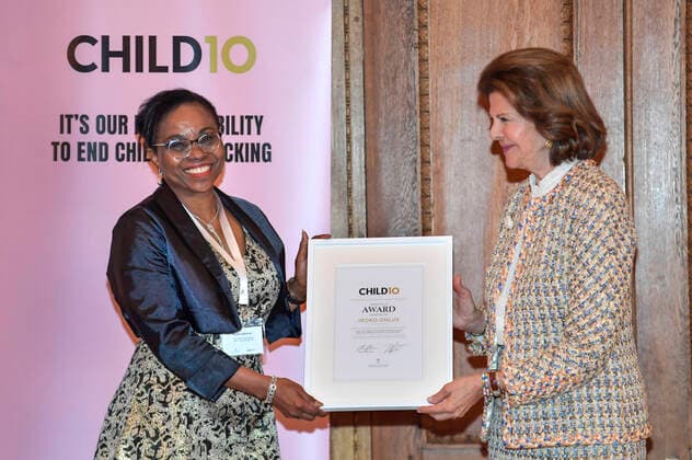 Esohe Aghatise, Executive Director Iroko Onlus, Italy Nigeria UK, receives a diploma from Queen Silvia at the Child10 Prize at the Royal Palace in Stockholm, Sweden 18 October 2021 Photo by Anders Wiklund TT kod 10040 STOCKHOLM Sweden x10040x,  Copyright: xAndersxWiklund TTx QUEEN SILVIA CHILD10