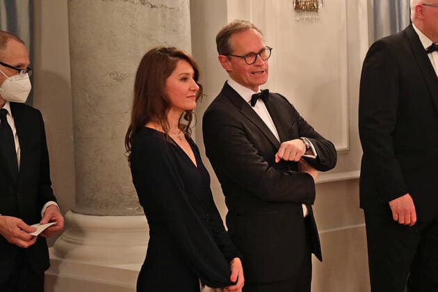 State visit of the Governor General of Canada in Berlin Governing Mayor Michael Müller with his wife at the defilee in Belllevue Palace Berlin Berlin GER