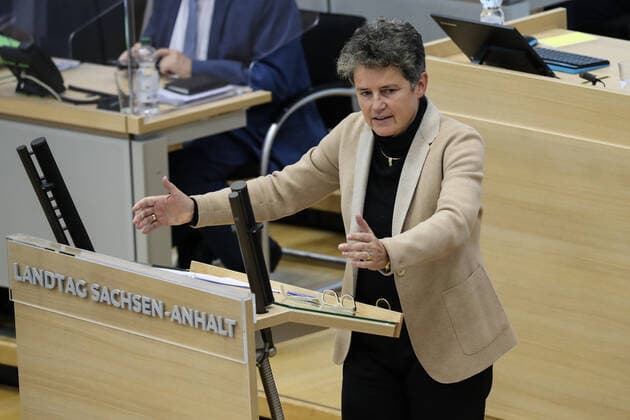 Infrastrukturministerin Dr. Lydia Hueskens Hüskens (FDP,Sachsen Anhalt) - Landtagssitzung im Landtag von Sachsen Anhalt *** Minister of Infrastructure Dr Lydia Hueskens Hüskens FDP,Saxony Anhalt State Parliament Session in the State Parliament of Saxony Anhalt