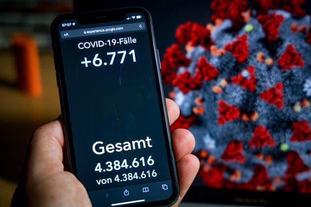 Coronavirus in Germany Covid 19 Dashboard of the Robert Koch Institute 19 10 2021 Robert Koch Institute 7 days Incidence 75.1 7 days Number of cases 62 475 COVID 19 cases 4 384 616 Addition of 6 771 compared to the previous day COVID 19 deaths 94 716 Addition of 88 compared to the previous day