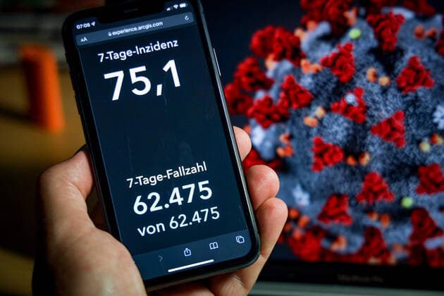 Coronavirus in Germany Covid 19 Dashboard of the Robert Koch Institute 19 10 2021 Robert Koch Institute 7 days Incidence 75.1 7 days Number of cases 62 475 COVID 19 cases 4 384 616 Addition of 6 771 compared to the previous day COVID 19 deaths 94 716 Addition of 88 compared to the previous day