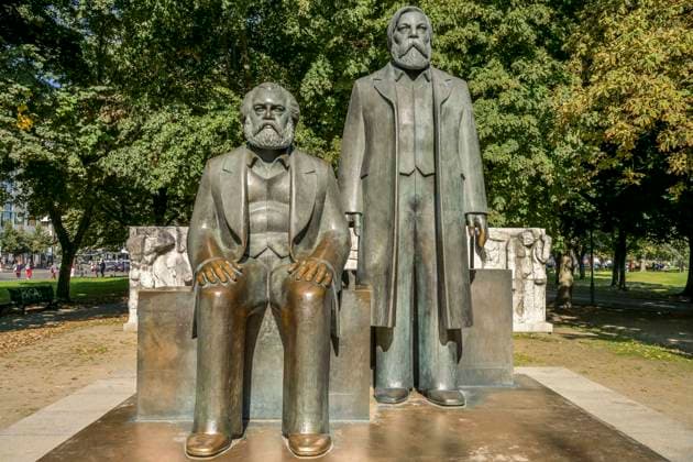 Marx-Engels-Denkmal, Karl-Liebknecht-Straße, Mitte, Berlin, Deutschland *** Marx Engels Monument, Karl Liebknecht Straße, Mitte, Berlin, Germany