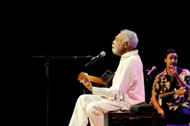 Der ehemalige brasilianische Kulturminister und Sänger Gilberto Gil mit seinem Sohn Bem Gil (re.) 2021 in der Essener Philharmonie. Former Brazilian secretary of cultural affairs and singer Gilberto Gil with his son Bem Gil (r.) at the Philharmonie Essen 2021. Essen NRW DEU;DE;GERMANY;DEUTSCHLAND;ALLEMAGNE
