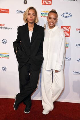Lisa Mantler, Lena Mantler Lisa Lena at the award ceremony of the Golden Picture of the Woman at the Stage Theater Neue Flora in Hamburg on 20 10 2021