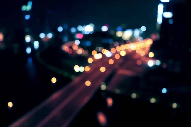 IMAGO Creative: Countdown bis Weihnachten, Nach Hause reisen City light . Night city light life traffic. Blurred stop light. Vintage night city light. Urban cityscape abstract motion. Twilight sky background. Vintage night city light, great design for any purposes. Sunrise twilight background. Urban cityscape. Abstract motion. Abstract pattern. Christmas background. Twilight sky background. Copyright: xx 37877916