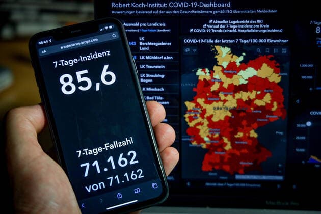Coronavirus in Germany Covid 19 Dashboard of the Robert Koch Institute 21 10 2021 Robert Koch Institute 7 days Incidence 85.6 7 days Number of cases 71 162 COVID 19 cases 4 417 708 Addition of 16 077 compared to the previous day COVID 19 deaths 94 875 Addition of 67 compared to the previous day