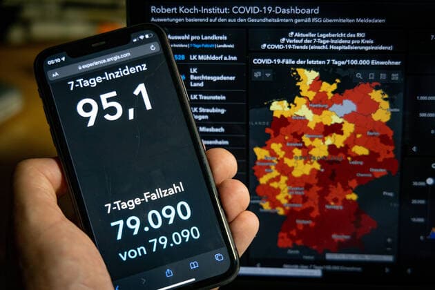 Coronavirus in Germany Covid 19 Dashboard of the Robert Koch Institute 22 10 2021 Robert Koch Institute 7 days Incidence 95.1 7 days Number of cases 79 090 COVID 19 cases 4 437 280 Addition of 19 572 compared to previous day COVID 19 deaths 94 991 Addition of 116 compared to previous day