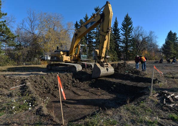 Excavation Resumes At Edmonton s Former Indian Hospital Second phase of excavation work began today at the site of the former Charles Camsell Hospital, the Edmonton facility that for decades was used to treat Indigenous people with tuberculosis. First Nation members have been calling for construction to stop at the grounds where many believe patients may have been buried. The search is being funded by the property s developer. On Thursday, 21 October 2021, in Inglewood, Edmonton, Alberta, Canada. Edmonton Canada  Copyright: xArturxWidakx widak-excavati211021_npryf