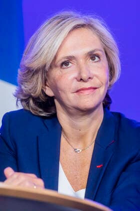 Paris, France October 21, 2021 - Public meeting of Valerie Pecresse candidate to the primary of the political party Les Republicains LR to design the candidate of the right to the French presidential election - Valerie Pecresse POLITIQUE, LR, DROITE, PRIMAIRE DE LA DROITE, ELECTION  Copyright: xVincentxIsorex