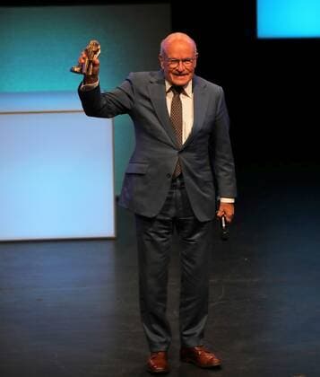 22 10 2021 Offenbach, Capirol 32 Hessian Film and Cinema Prize Honorary Award of the Hessian Minister President went to director Volker Schlöndorff emspor, DFL regulations prohibit any use of photographs as image sequences and or quasi video HP