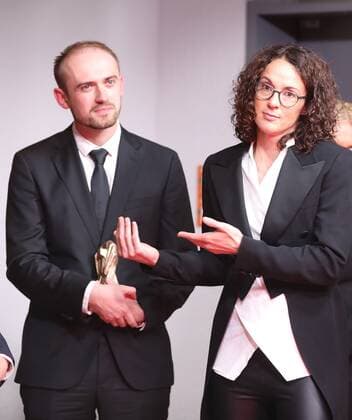 22 10 2021 Offenbach, Capirol 32 Hessian Film and Cinema Award winner director Aliaksei Paluyan and Hesses Minister of the Arts Angela Dorn emspor, DFL regulations prohibit any use of photographs as image sequences and or quasi video HP