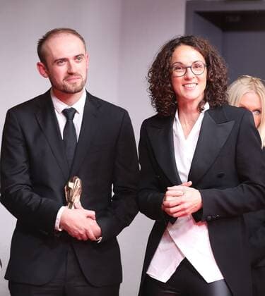 22 10 2021 Offenbach, Capirol 32 Hessian Film and Cinema Award winner director Aliaksei Paluyan and Hesses Minister of the Arts Angela Dorn emspor, DFL regulations prohibit any use of photographs as image sequences and or quasi video HP