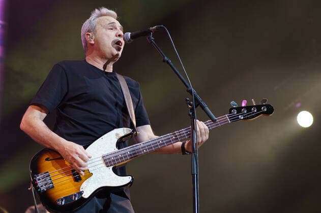 October 22, 2021, Madrid, Spain: Singer David Summers of the music band Hombres G performs live on stage at Wizink Center of Madrid. Madrid Spain - ZUMAs197 20211022_zaa_s197_113 Copyright: xAtilanoxGarciax