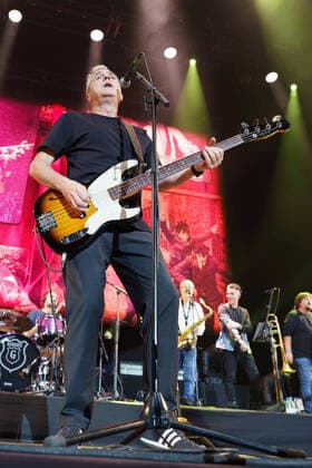 October 22, 2021, Madrid, Spain: Singer David Summers of the music band Hombres G performs live on stage at Wizink Center of Madrid. Madrid Spain - ZUMAs197 20211022_zaa_s197_114 Copyright: xAtilanoxGarciax