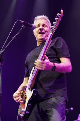 October 22, 2021, Madrid, Spain: Singer David Summers of the music band Hombres G performs live on stage at Wizink Center of Madrid. Madrid Spain - ZUMAs197 20211022_zaa_s197_118 Copyright: xAtilanoxGarciax