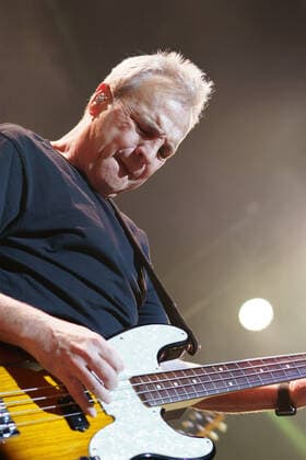 October 22, 2021, Madrid, Spain: Singer David Summers of the music band Hombres G performs live on stage at Wizink Center of Madrid. Madrid Spain - ZUMAs197 20211022_zaa_s197_115 Copyright: xAtilanoxGarciax