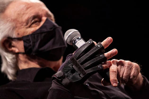 SÃO PAULO, SP - 22.10.2021: MAESTRO JOÃO CARLOS MARTINS - Detail of the & 39;bionic glove& 39; of conductor João Carlos Martins who performs with Camerata Bachiana at Teatro Gazeta in São Paulo. x2133483x  ZéxCarlosxBarretta