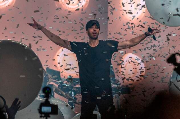 The Spanish singer Enrique Iglesias sings this Friday during his concert of the tour Enrique & Ricky Live! at the FTX Arena in Miami, Florida USA 22 October 2021. Enrique Iglesias and Ricky Martin, two giants of Latin music, continue to entertain and excite the public throughout their tour of the United States accompanied by Sebastian Yatra as a special guest. Enrique Iglesias and Ricky Martin arrive in Miami on a historic tour with Sebastian Yatra !ACHTUNG: NUR REDAKTIONELLE NUTZUNG!  Copyright: xGiorgioxVierax USA2861 20211023-9d98de55c7e0b47910c7527c0ad27a62e145dfac