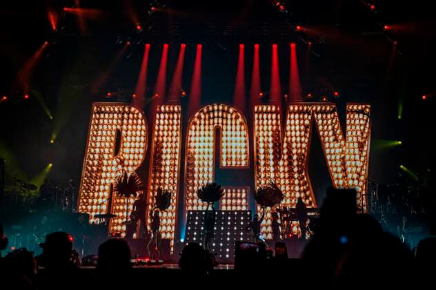 The Puerto Rican singer Ricky Martin sings this Friday during his concert of the tour Enrique & Ricky Live! at the FTX Arena in Miami, Florida USA 22 October 2021. Enrique Iglesias and Ricky Martín, two giants of Latin music, continue to entertain and excite the public throughout their tour of the United States accompanied by Sebastian Yatra as a special guest. Enrique Iglesias and Ricky Martin arrive in Miami on a historic tour with Sebastian Yatra !ACHTUNG: NUR REDAKTIONELLE NUTZUNG!  Copyright: xGiorgioxVierax USA2892 20211023-2b9ea54cf5221ab9704602347276462c42617783