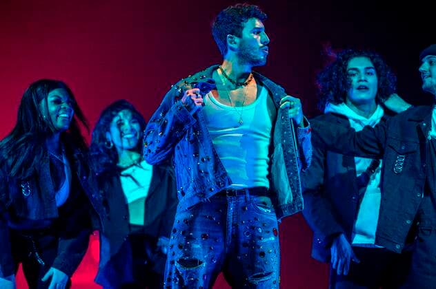 The Colombian singer Sebastian Yatra sings this Friday during the concert of the tour Enrique & Ricky Live! at the FTX Arena in Miami, Florida USA 22 October 2021. Enrique Iglesias and Ricky Martin, two giants of Latin music, continue to entertain and excite the public throughout their tour of the United States accompanied by Sebastian Yatra as a special guest. Enrique Iglesias and Ricky Martin arrive in Miami on a historic tour with Sebastian Yatra !ACHTUNG: NUR REDAKTIONELLE NUTZUNG!  Copyright: xGiorgioxVierax USA2901 20211023-b65ff1cb59662f399a4ec1a5d379ff9b638dc512