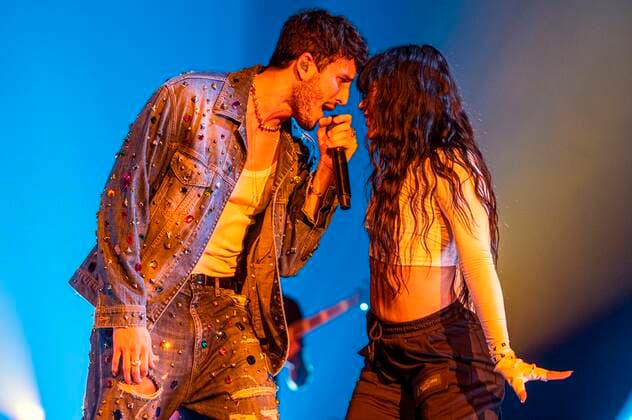 Entertainment Bilder des Tages The Colombian singer Sebastian Yatra sings this Friday during the concert of the tour Enrique & Ricky Live! at the FTX Arena in Miami, Florida USA 22 October 2021. Enrique Iglesias and Ricky Martin, two giants of Latin music, continue to entertain and excite the public throughout their tour of the United States accompanied by Sebastian Yatra as a special guest. Enrique Iglesias and Ricky Martin arrive in Miami on a historic tour with Sebastian Yatra !ACHTUNG: NUR REDAKTIONELLE NUTZUNG!  Copyright: xGiorgioxVierax USA2900 20211023-69881039a443b59c1d1e166fce2d0d4d01b17bd2