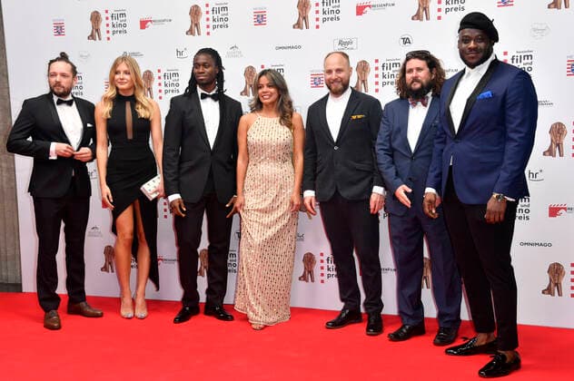 York Fabian Raabe, guest, Eugene Boateng, guest, Eric Golub, Tommy Niessner and Prince Kuhlmann at the 32 Hessian Film and Cinema Awards at the Capitol Theater Offenbach, 22 10 2021. Foto:xN.xKubelkax xFuturexImage
