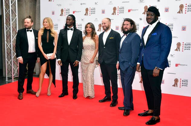 York Fabian Raabe, guest, Eugene Boateng, guest, Eric Golub, Tommy Niessner and Prince Kuhlmann at the 32 Hessian Film and Cinema Awards at the Capitol Theater Offenbach, 22 10 2021. Foto:xN.xKubelkax xFuturexImage