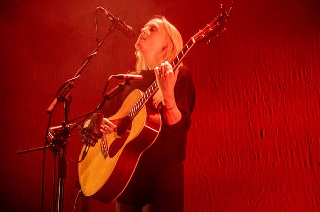 Laura Marling Performing Live At London s Roundhouse Laura Marling performing live at London s Roundhouse 22 October 2021 London United Kingdom  Copyright: xRobinxPopex pope-notitle211022_npSPs